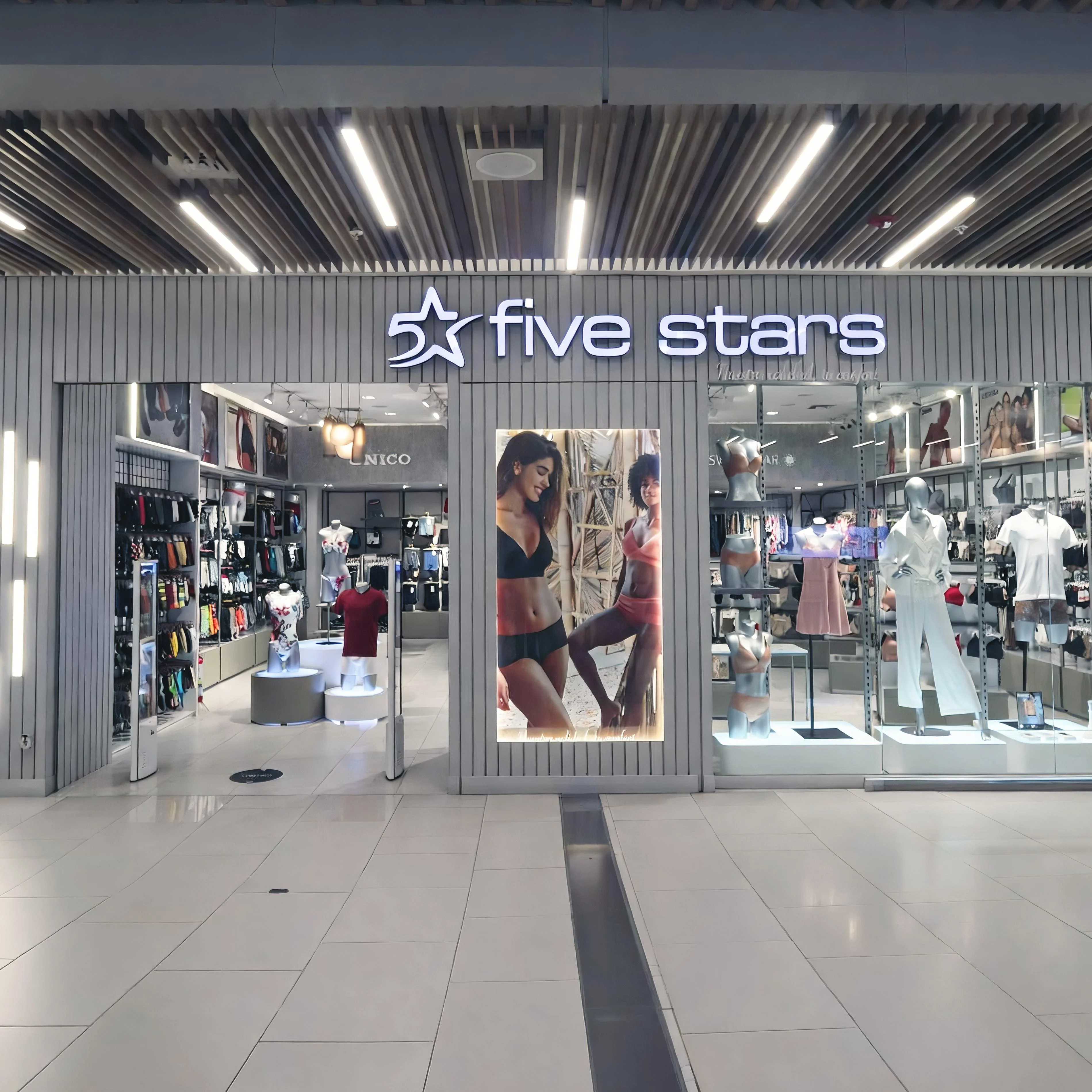 Five Stars C.C. Riocentro 6 de Diciembre Quito